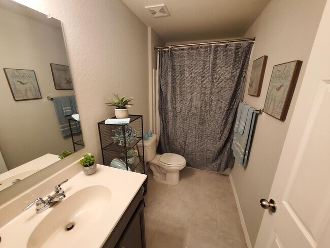 Building Photo - 12018 Silver Lgt