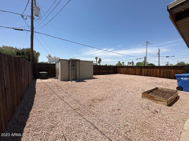 Building Photo - 1501 E Palm Ln