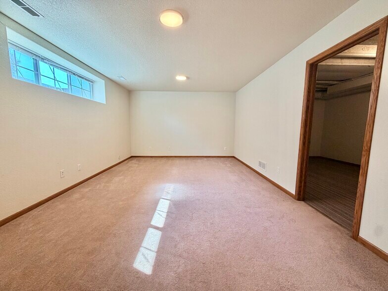 Building Photo - 275 S 21st Street Ct