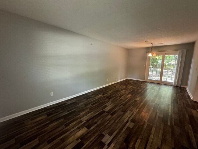 Building Photo - Updated Duplex in Ladson