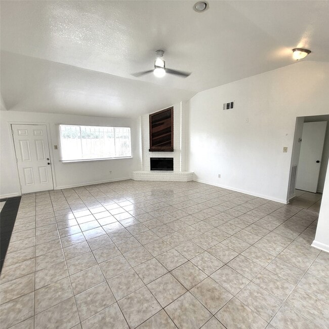 Building Photo - 17223 Artwood Ln