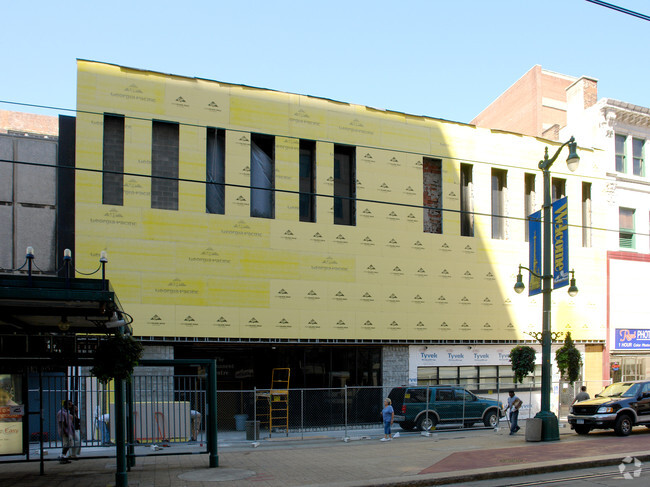 Building Photo - The Antonio