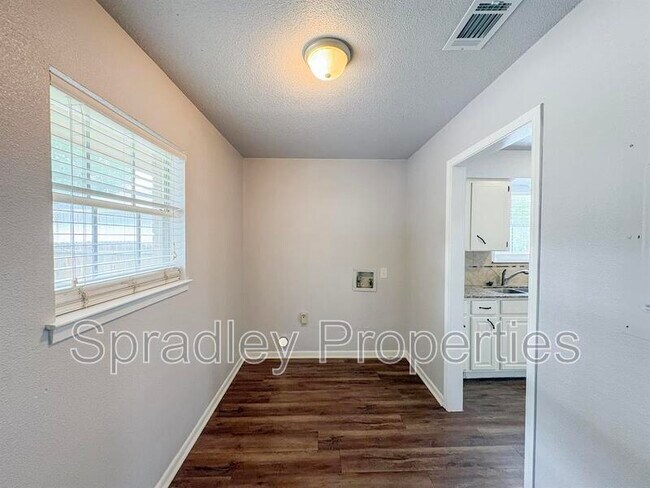 Building Photo - 1020 N Wall St