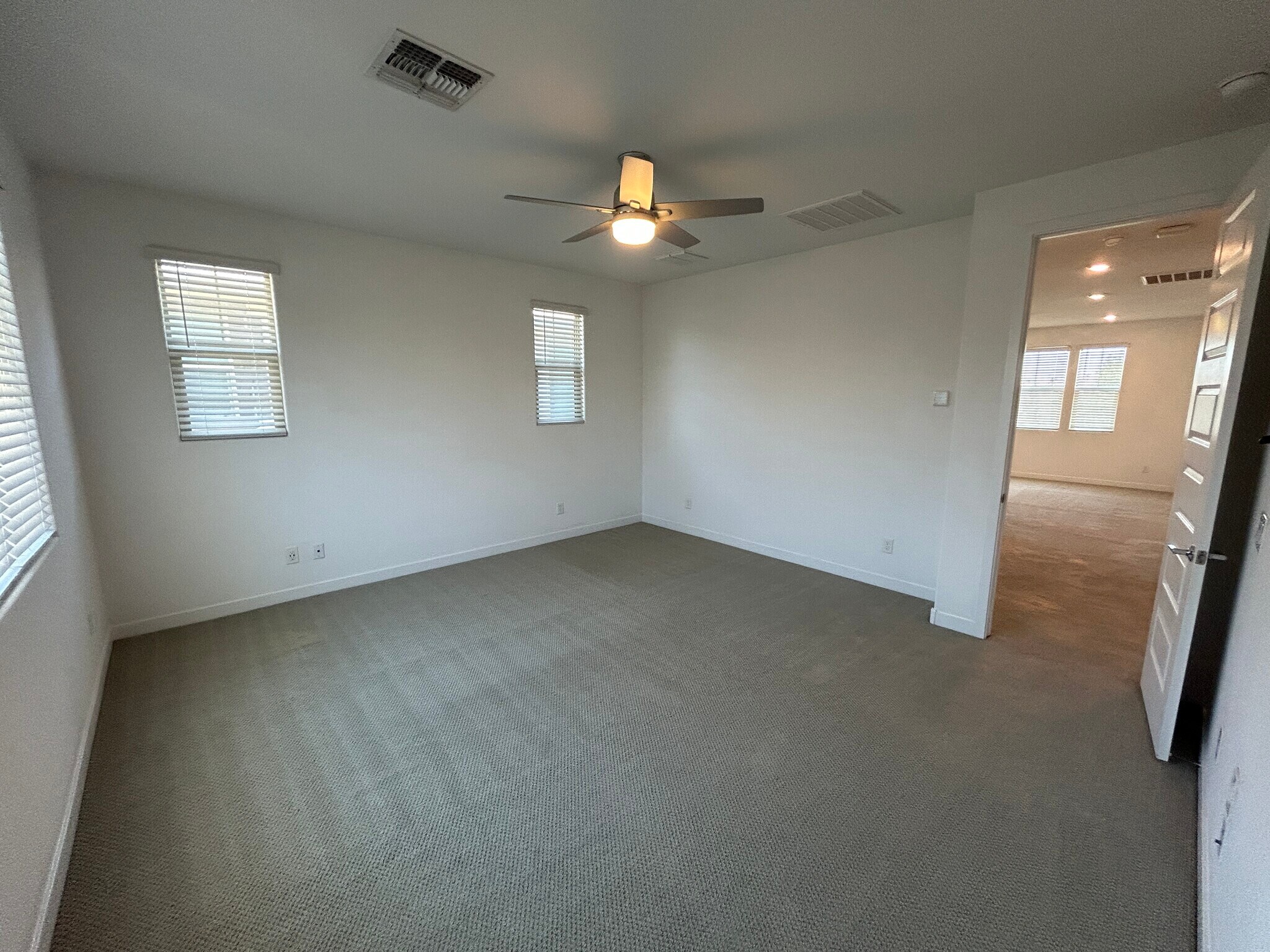 Building Photo - 1146 E Weatherby Way