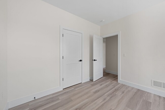 Building Photo - 1295 Holmden Ave
