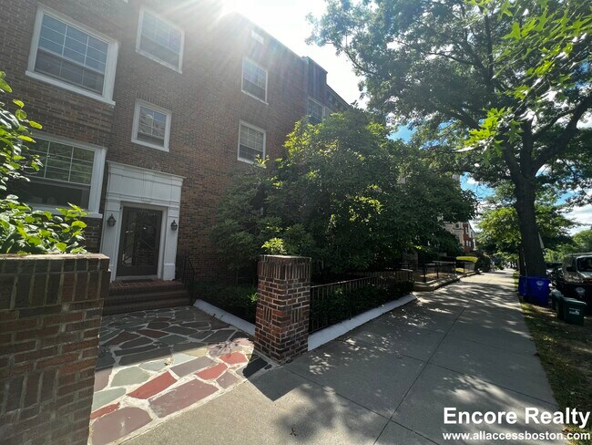 Building Photo - 1555 Beacon St