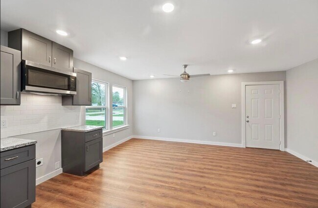 Building Photo - 6617 Bacher St