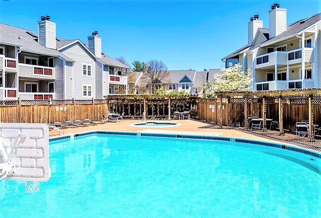 Building Photo - 12916C Grays Pointe Rd