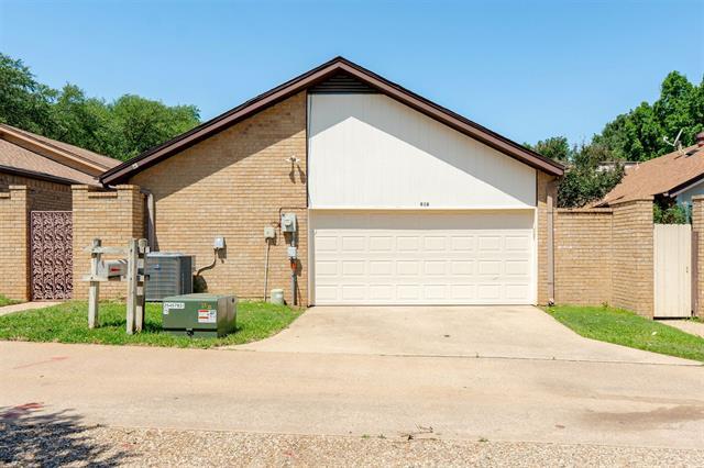Building Photo - 616 Placid Cir