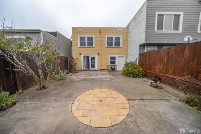 Building Photo - 2346 33rd Ave