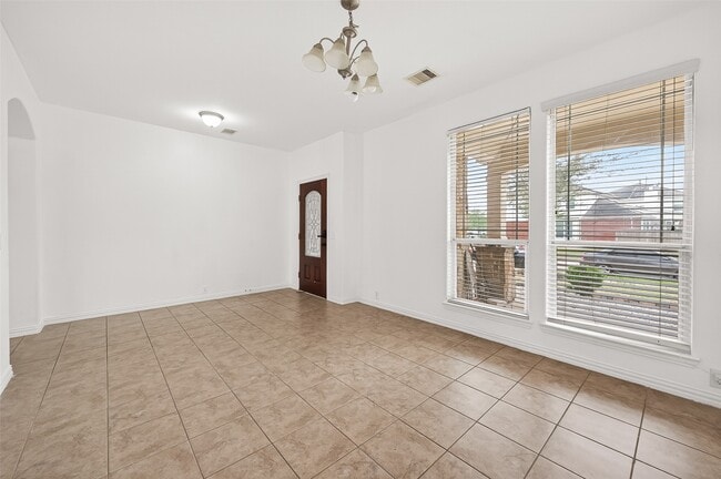 Building Photo - 5519 Jay Thrush Dr