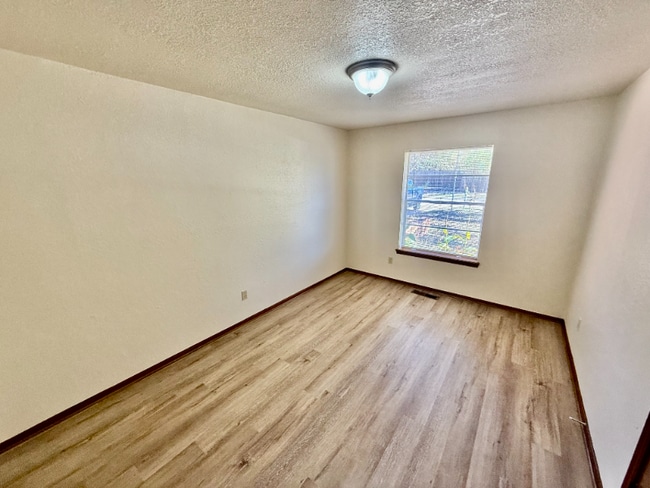 Building Photo - 1608 Oakcliff Rd