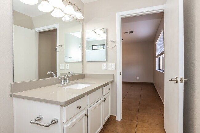 Building Photo - 8516 W Elm St