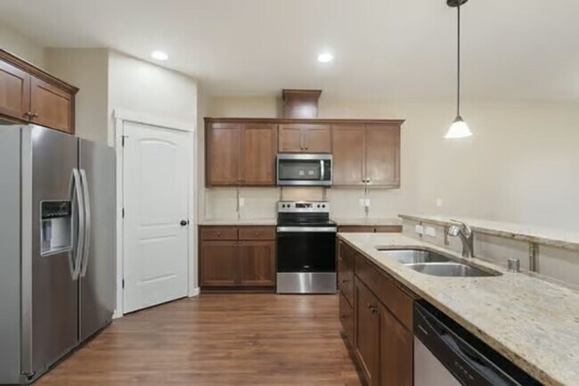 Building Photo - Beautiful  Home Great Location