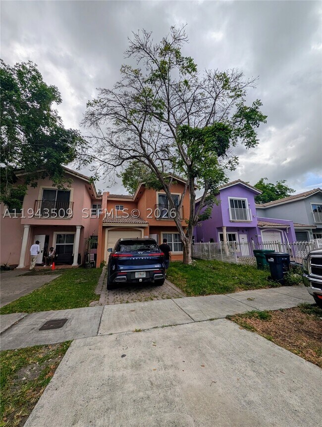 Building Photo - 825 SW 6th St