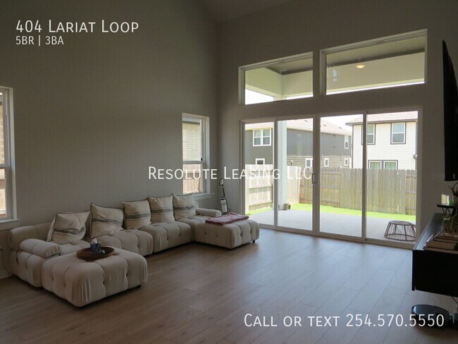 Building Photo - 404 Lariat Lp