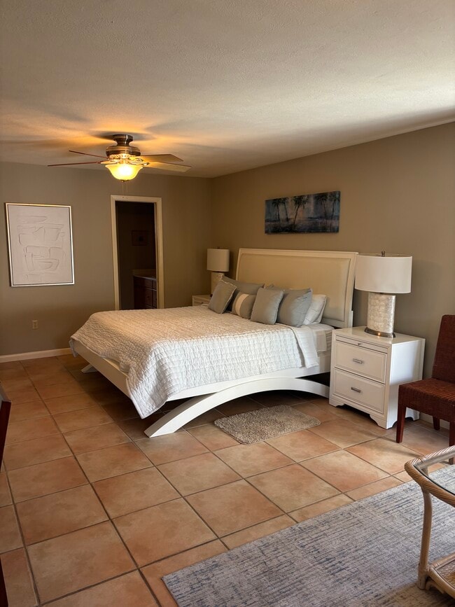 Building Photo - 759 Birdsong Ln