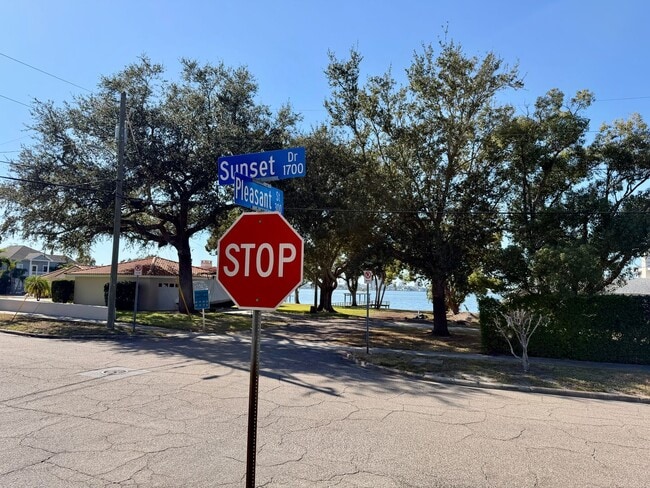 Building Photo - Amazing 2/1 so Close to the Ocean that you can see it from your Street!