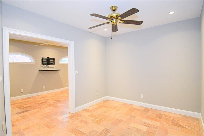 Building Photo - 4 Prichard Way NE