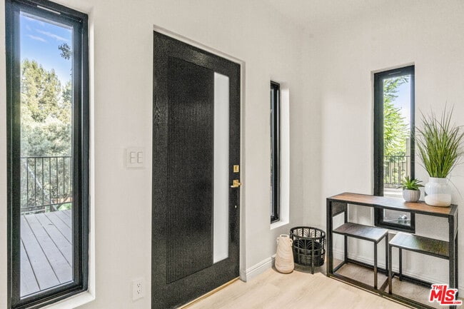 Building Photo - 2315 Loma Vista Pl