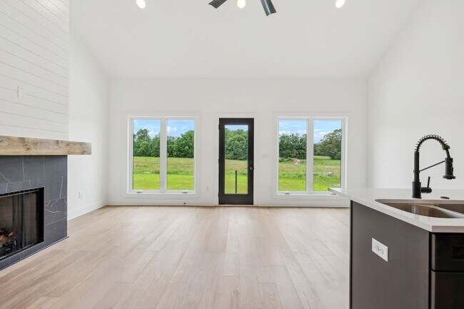 Building Photo - 815 Oconnor St