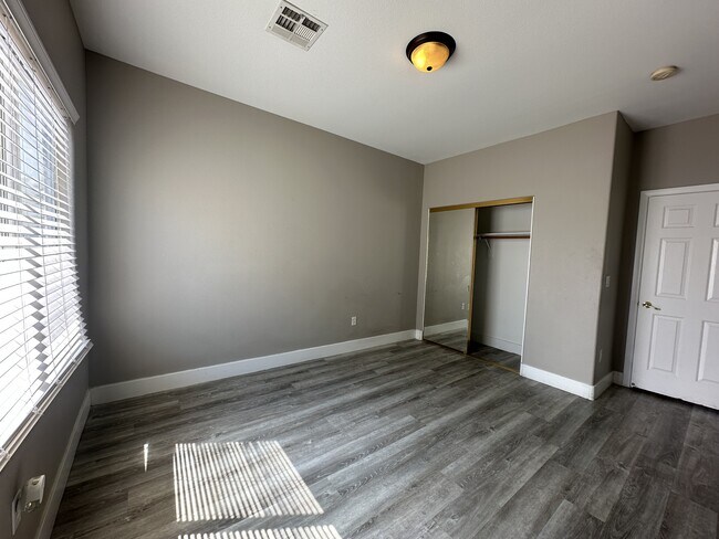 Building Photo - 293 Sea Rim Ave