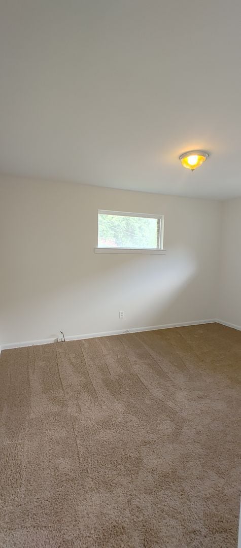 Building Photo - Duplex walking distance to UTC!