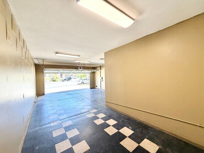 Building Photo - Blackmore Ranch Cul-de-Sac Home w/ Loft, 3-Car Tandem Garage & RV Parking