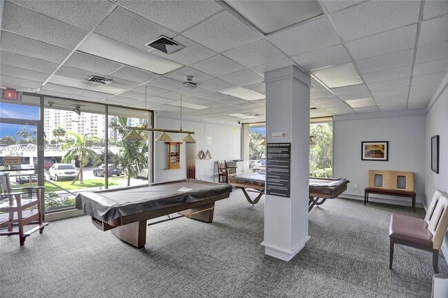 Building Photo - 300 Bayview Dr