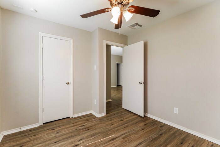 Building Photo - 816 Lightningbug Ln