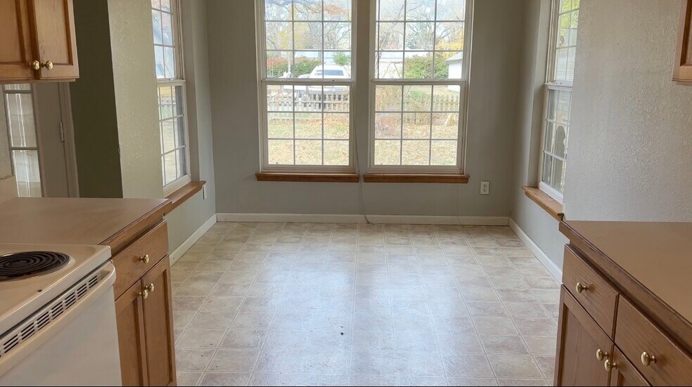 Building Photo - 847 Locust St