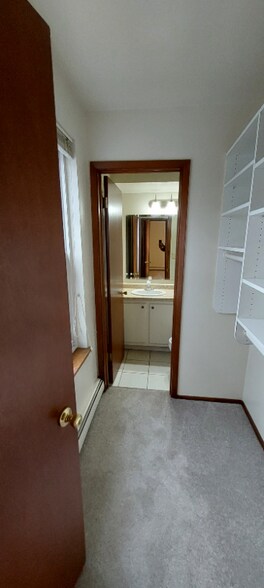 Building Photo - 4333 N Oakland Ave