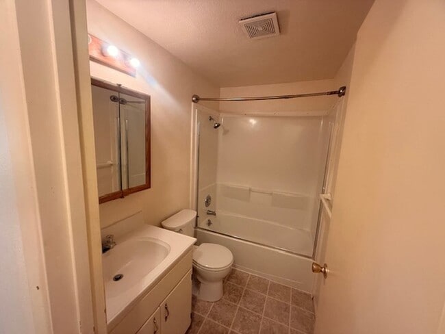 Building Photo - FRPLLC01