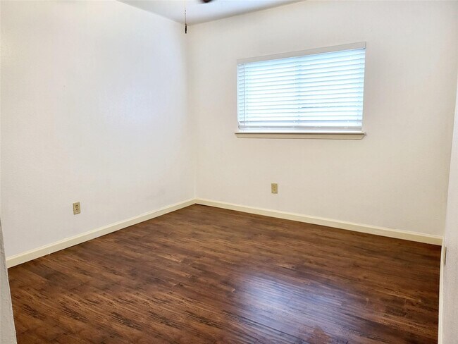 Building Photo - 2711 S Brompton Dr