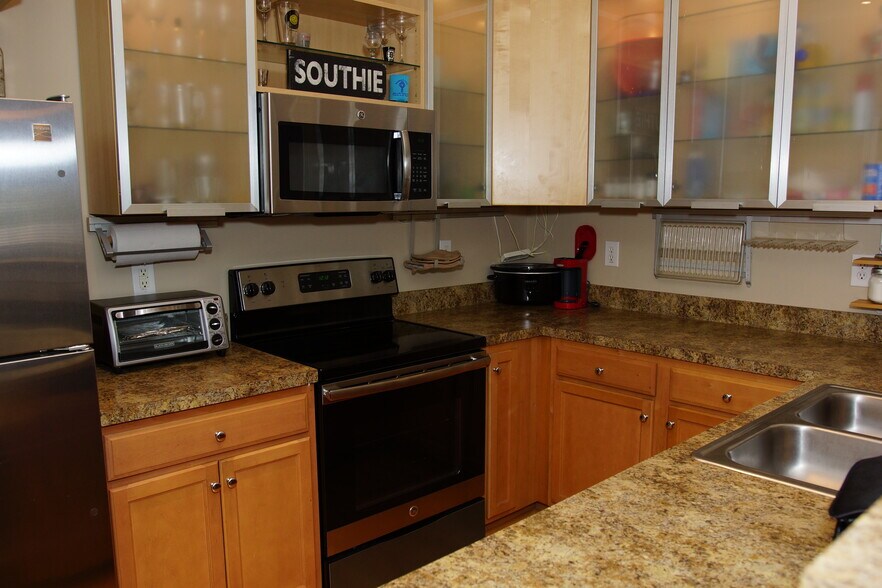 Kitchen - 1260 Duncan Gardens Dr