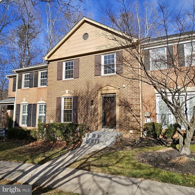 Building Photo - 7244 Greentree Rd