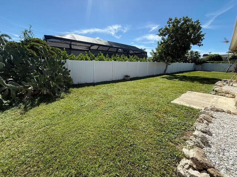 Building Photo - 381 Ortega Ln