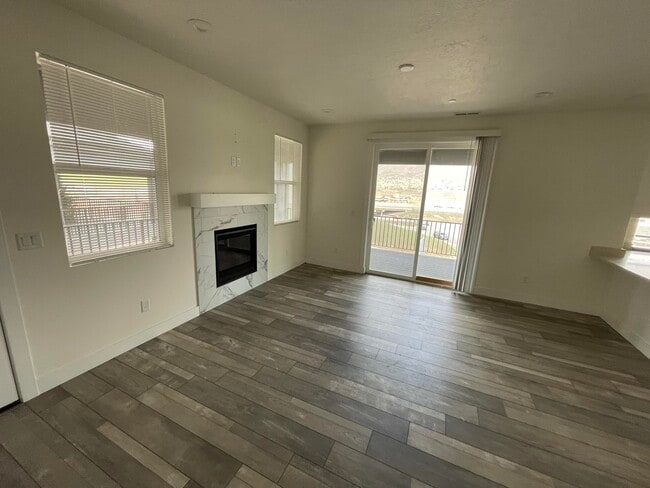 Building Photo - 3250 Quarry Springs Dr