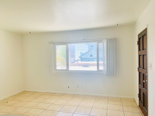 Building Photo - Live by the Beach! 2BD/1BA Mission Beach Apartment with Garage! ONLY $3,295/mo!