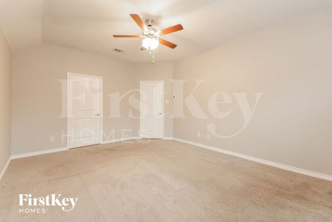 Building Photo - 573 Jamestown Ln
