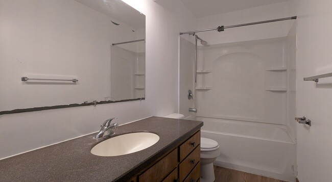 Building Photo - Spacious 3-Bedroom, 2-Bathroom Home