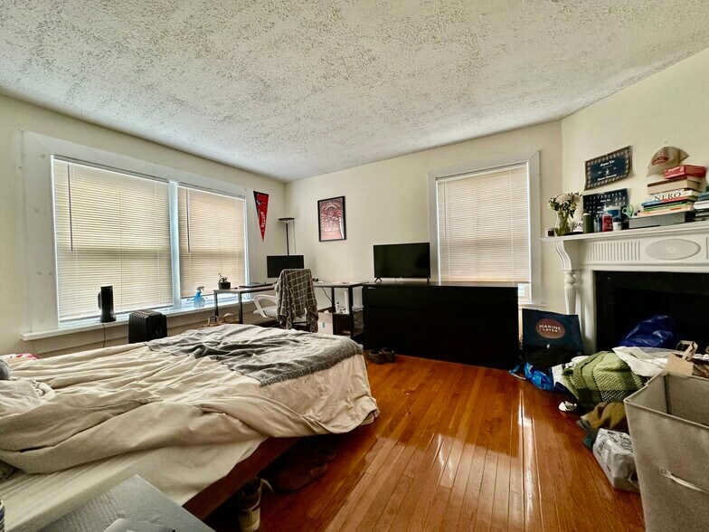 Building Photo - 74 Ashford St