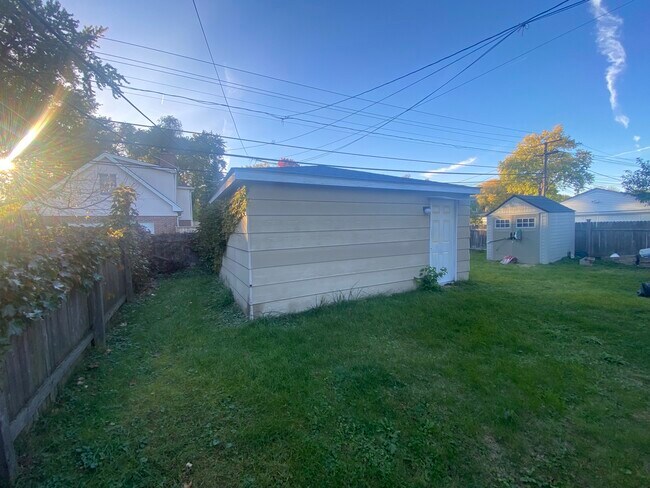 Building Photo - 8606 Crawford Ave