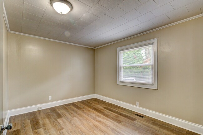 Building Photo - 207 Ramsey St