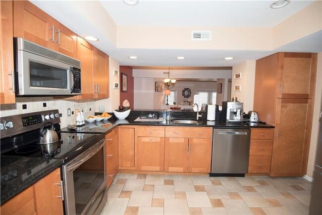 Building Photo - Condo in Bethlehem Township