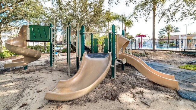 Building Photo - 2304 Silver Palm Dr