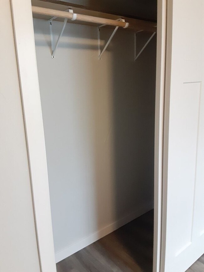 Building Photo - Modern Living in a 3-Bed, 2-Bath Townhome with Attached 2 Car Garage