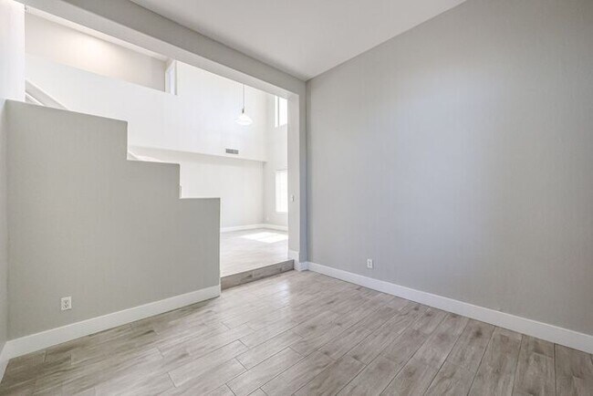 Building Photo - Beautiful 4 Bed 2000+ SFT property in Wind...