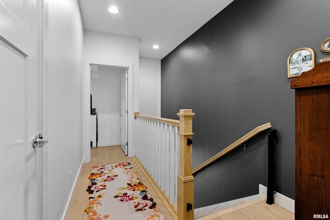 Building Photo - 824 W Moss Ave