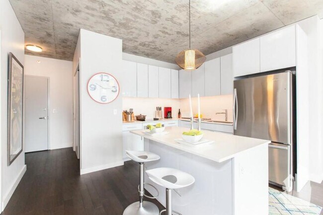Building Photo - 2 bedroom in Chicago IL 60654